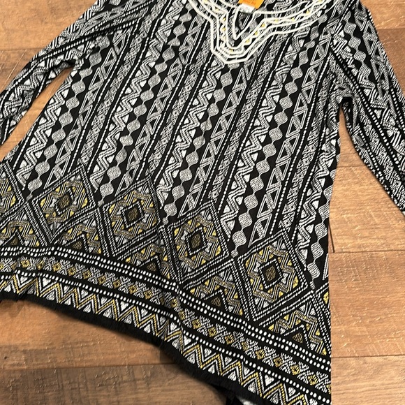 Geometric Pattern Tunic - Picture 2 of 4